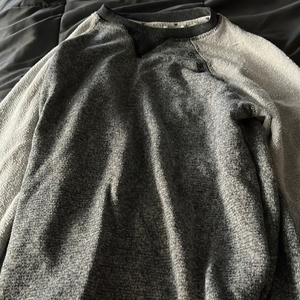 GUESS crewneck